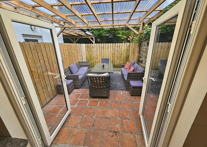 7 Eyre Square Lane